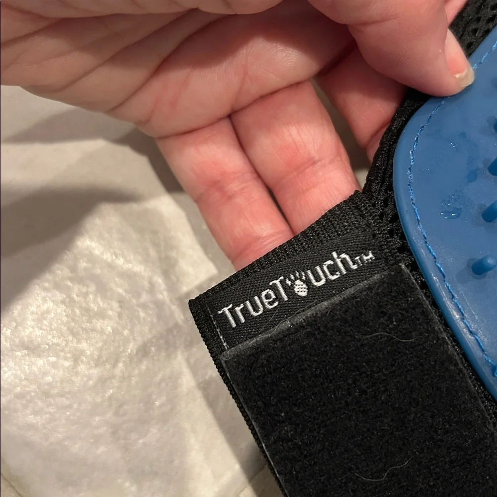 {Bundle} MESSY MUTTS & TRUE TOUCH Pet Grooming Wash Gloves/Mitts